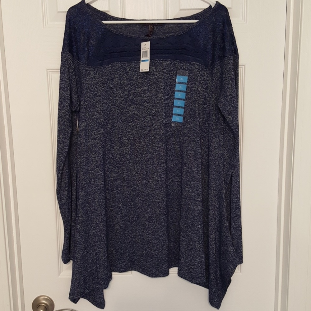 Olivia Sky top NWT